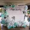 Оформление фотозоны шарами на детский день рождения 1 годик «Мятное настроение»