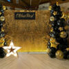 Новогодняя фотозона 2.1 на 3м с пайетками, шарами и светящейся звездой в черно-золотом стиле