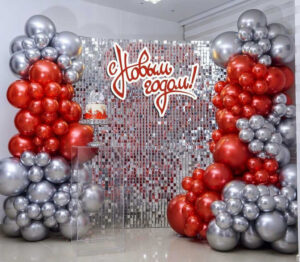 Новогодняя фотозона из пайеток 2.1 на 3 м с декором из шаров