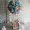 Корзина с воздушным шаром для оформления праздника