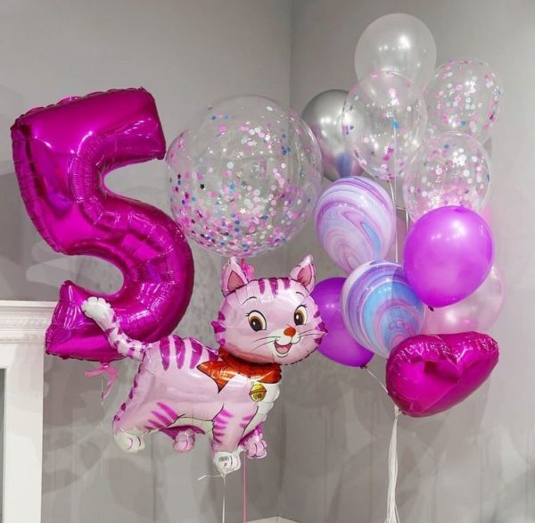 Композиция из шаров и фольгированной фигура на день рождения девочки 5 лет – «Котенок»