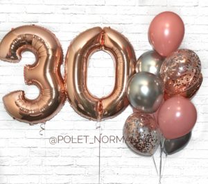 Композиция из букета шаров и шара-цифры на 30 лет – «Розовое дерево»
