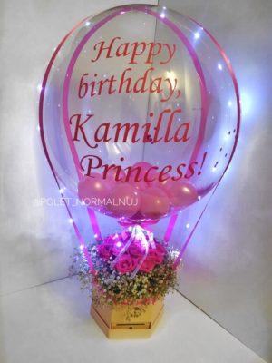 Светящийся шар с цветами гипсофилы в корзинке на день рождения
