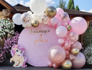 Фотозона с надувными шарами на день рождения девочки «Прекрасный пони»