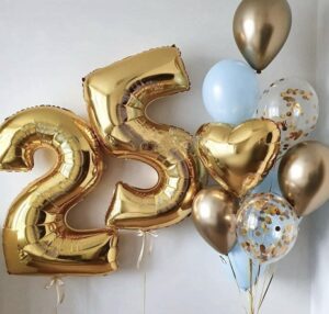Композиция из шаров с гелием на день рождения 25 лет – «Золотистое небо»