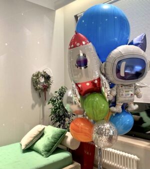 Композиция из воздушных шаров детям «Планета Нептун»