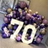 Композиция из латексных шаров и светящейся каркасной цифры «70» на праздник