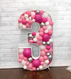 Дизайнерская каркасная цифра на день рождения с воздушными шарами 1 м