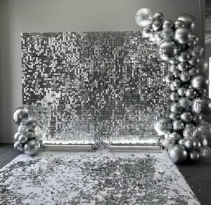 Фотозона с пайетками и фольгированными сферами«Шикарное серебро» 2.4 на 3м