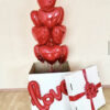 Коробка с красными фольгированными сердцами «От всего сердца»