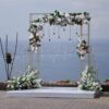 Аренда свадебной арки с декором из цветов и свечами