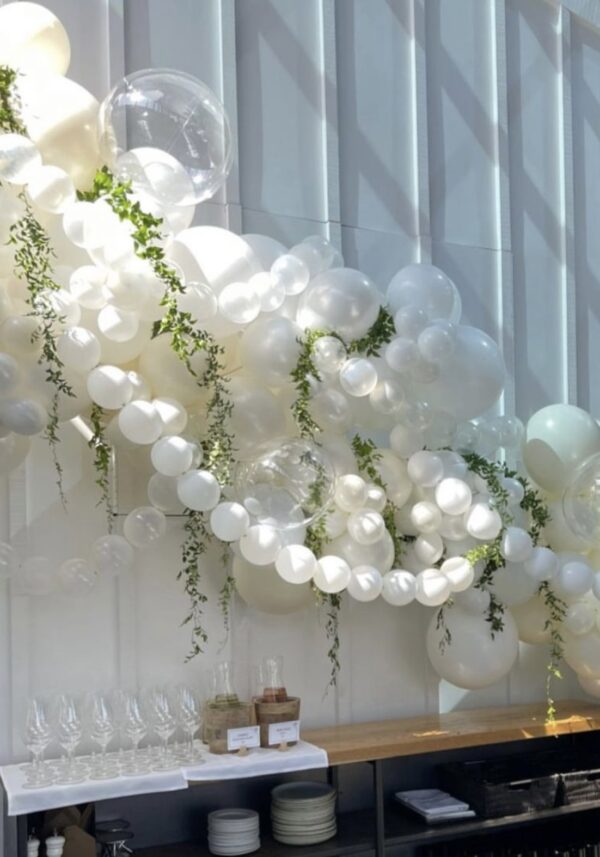 Разнокалиберная арка из шаров на свадьбу